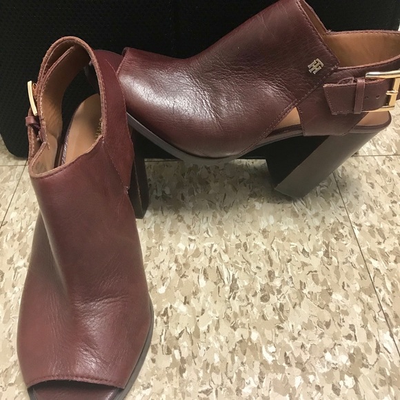 Tommy Hilfiger Leather Twpeppy Chunky Heel Sandal - Picture 2 of 6